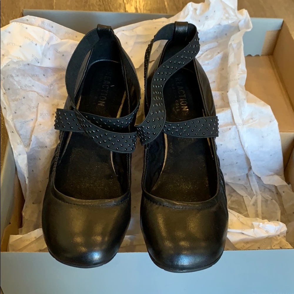 NEW Kenneth Cole Reaction Flats,Black,Size 6.5M